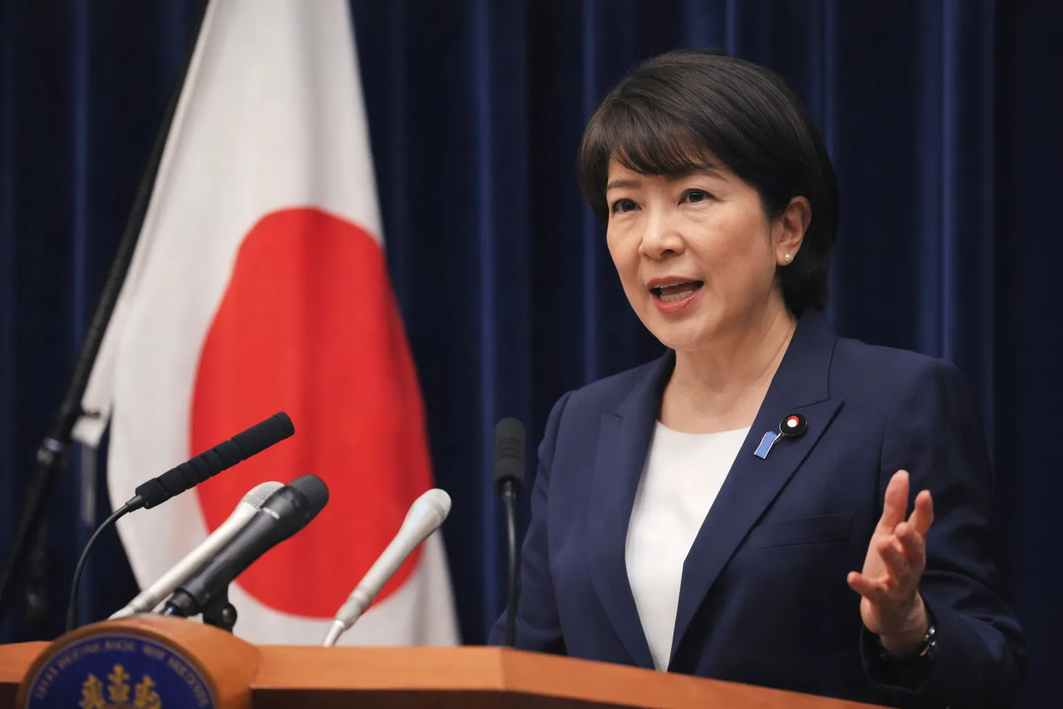 La primera ministra japonesa Sanae Takaichi durante conferencia de prensa en Tokio donde anuncia la disolución del Parlamento y elecciones anticipadas para febrero 2026