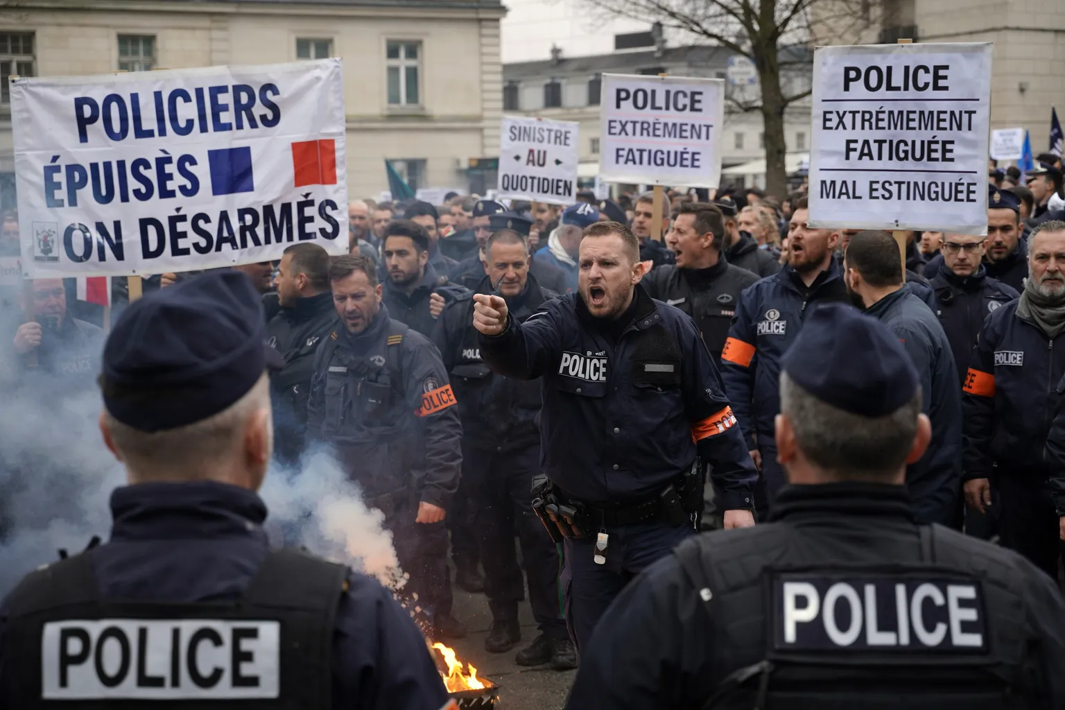 Policía Francia Maine-et-Loire protesta fatiga extrema falta recursos tensión 2026