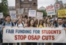 Miles de estudiantes marchan en Toronto contra los recortes al OSAP: de becas al 85% a prestamos al 75% desde otono 2026