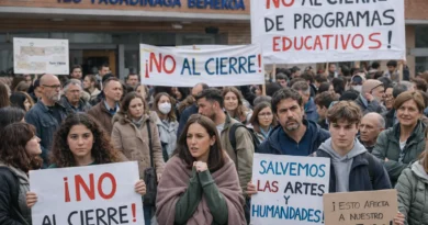 La comunidad del IES Txurdinaga Behekoa lleva dos semanas en la calle para salvar el único instituto de Bilbao que imparte Bachillerato de Artes en castellano y en euskera La comunidad del IES Txurdinaga Behekoa lleva dos semanas en la calle para salvar el único instituto de Bilbao que imparte Bachillerato de Artes en castellano y en euskera